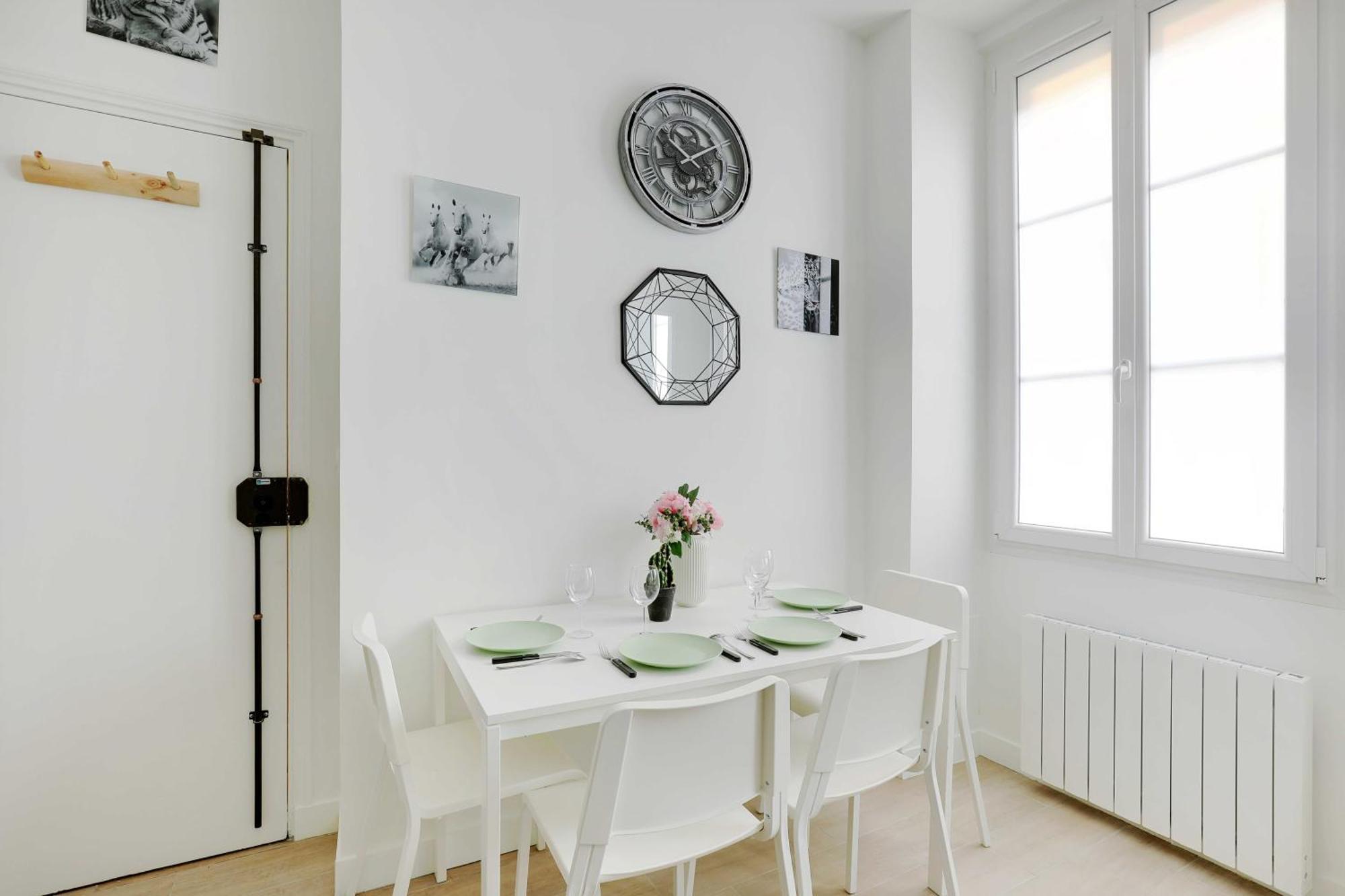 Cosy Apartment In Batignolles Guy Mocquet